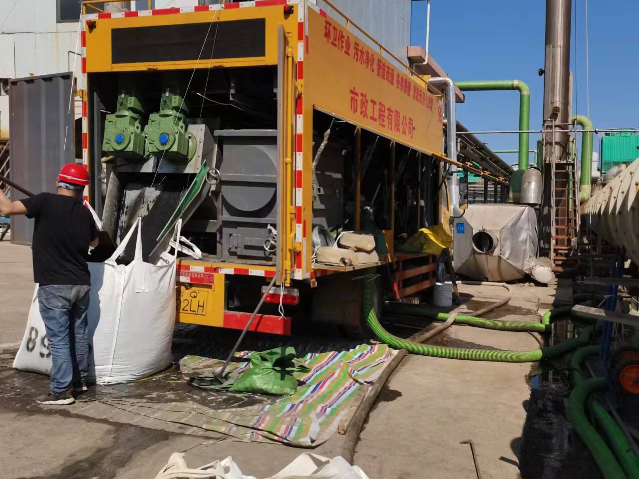 莲都淤泥压干处理